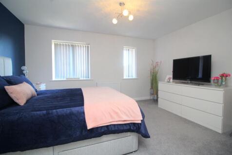 main bedroom 2 .JPG