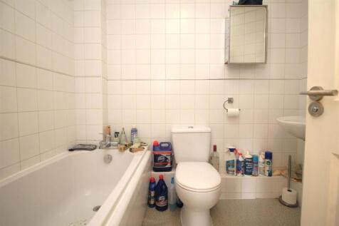 bathroom .JPG