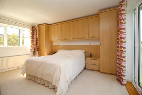 bedroom 1 .JPG