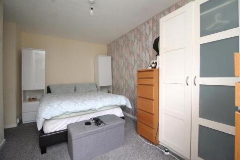 bedroom 1 1 .JPG