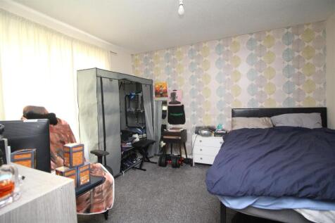 bedroom 2 .JPG