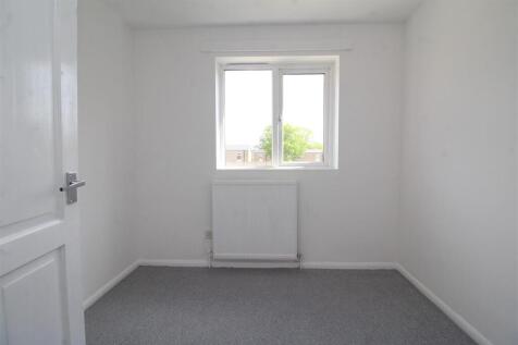 bedroom 2.JPG