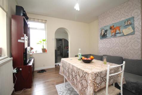dining room 2 .JPG