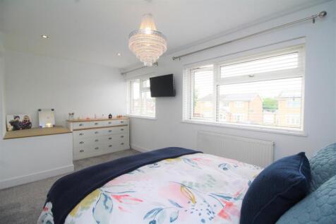 bedroom 1 .jpg