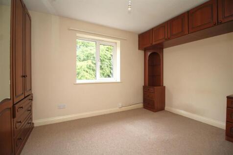 bedroom 1 .JPG