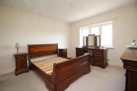 bedroom 1.JPG