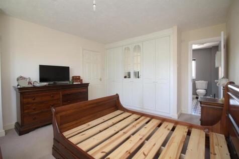main bedroom 2 .JPG