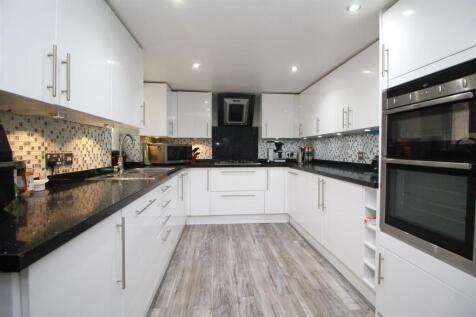 kitchen 2 .JPG