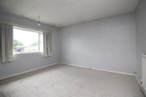 bedroom 1 .JPG