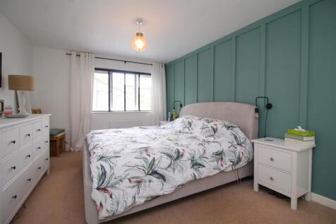 main bedroom .JPG