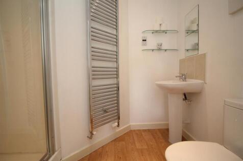 second ensuite .JPG