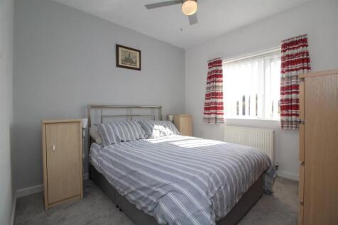 bedroom 2 .JPG