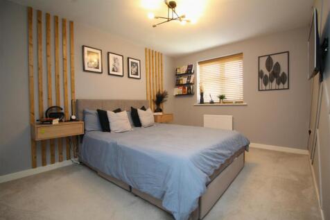 bedroom 2 .JPG