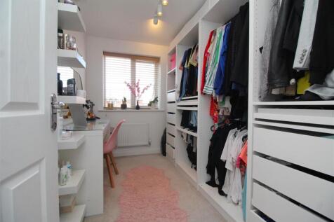 bedroom 4 .JPG
