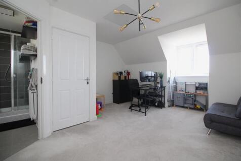 bedroom 1 1 .JPG