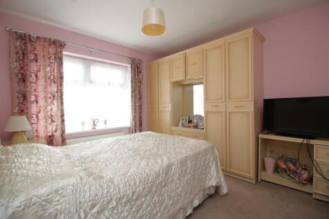 bedroom 2 .JPG