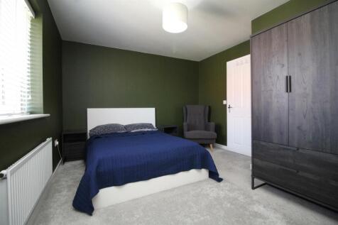 bedroom 1 .JPG