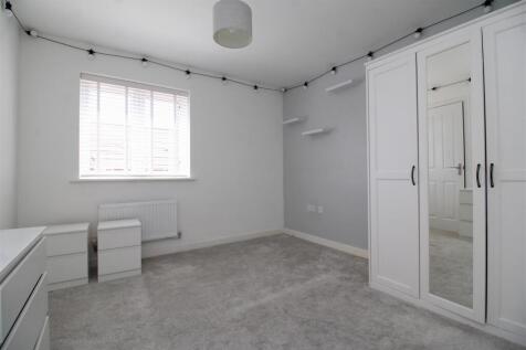bedroom 2 .JPG