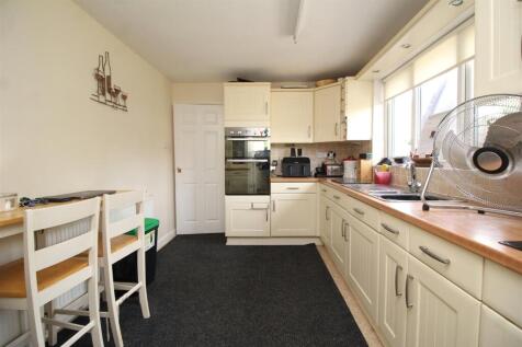 kitchen 2 .JPG