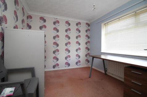 bedroom 2 .JPG