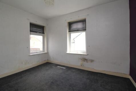 bedroom 2 .JPG