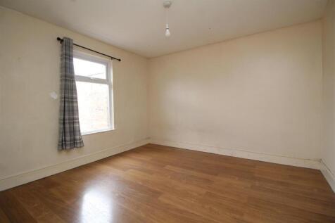 bedroom 2.JPG