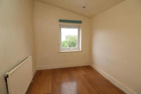bedroom 3 .JPG
