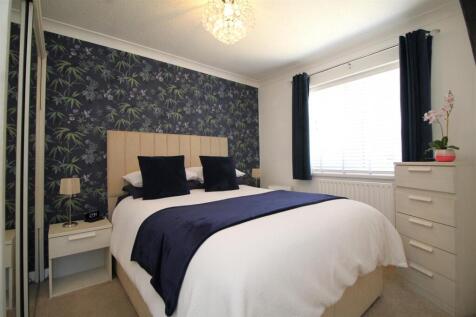 bedroom 1 .JPG