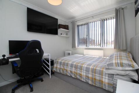 bedroom 2.JPG
