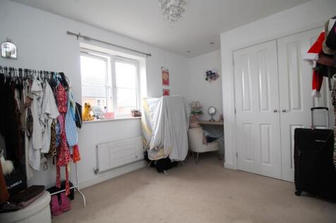 bedroom 2 .JPG