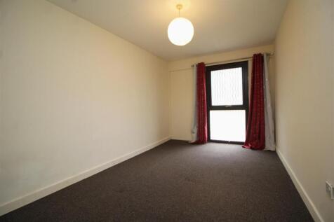 bedroom 1 .JPG