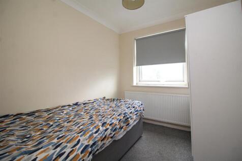 bedroom 2 .JPG