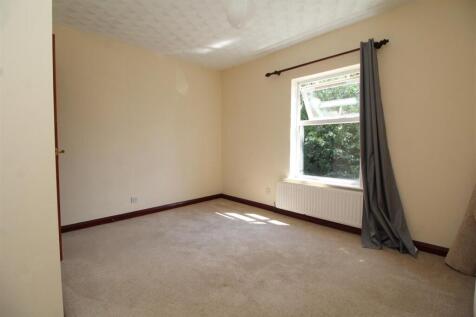 bedroom 1.JPG