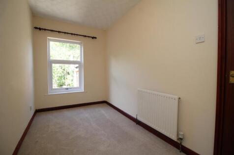bedroom 2.JPG