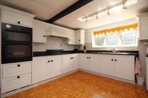 kitchen 2.JPG
