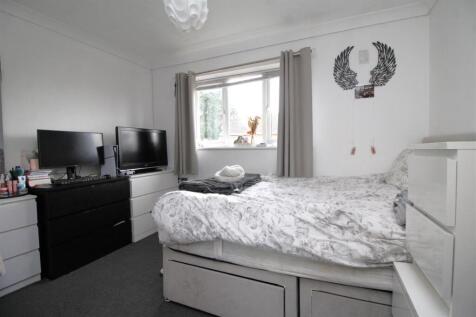 bedroom 2.JPG