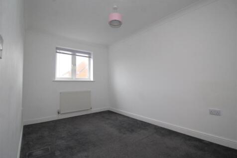 bedroom 1 .JPG