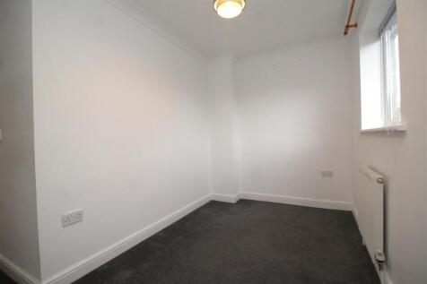 bedroom 4.JPG