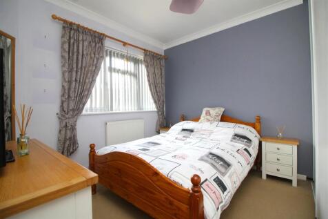 bedroom 2 .JPG