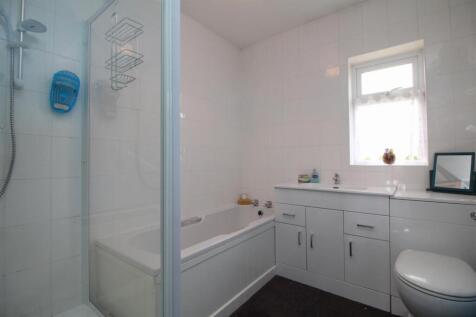 bathroom .JPG