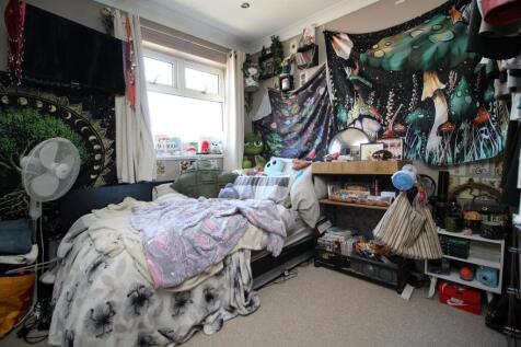 bedroom 2 .JPG