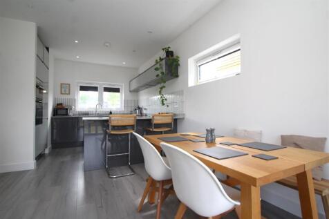 kitchen diner 2 .JPG