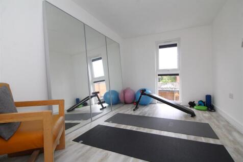 bedroom 4 .JPG
