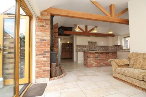 family room 2 .JPG