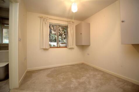bedroom 2 .JPG