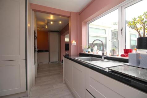 kitchen 2.JPG