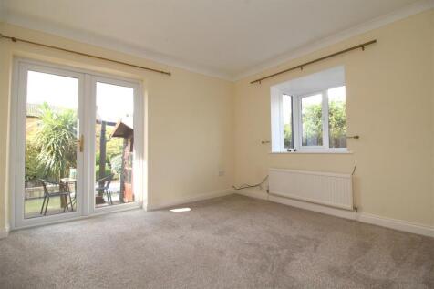 bedroom 1 .JPG