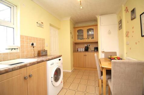 kitchen 2 .JPG