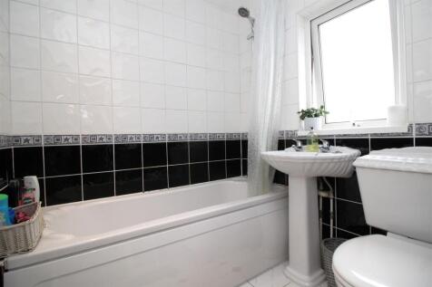 bathroom .JPG