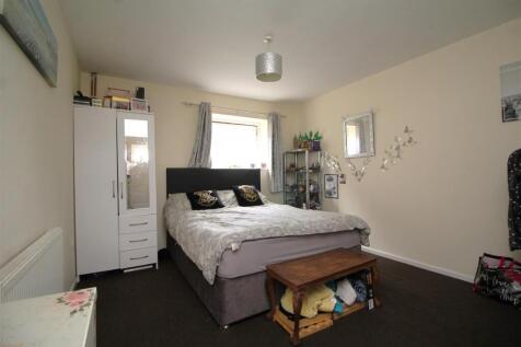 bedroom 3 .JPG